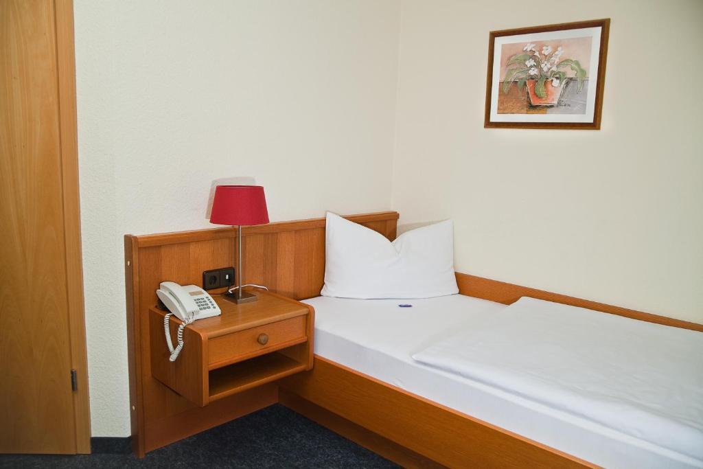 Hotel Saechsisches Haus Berggiesshubel Room photo